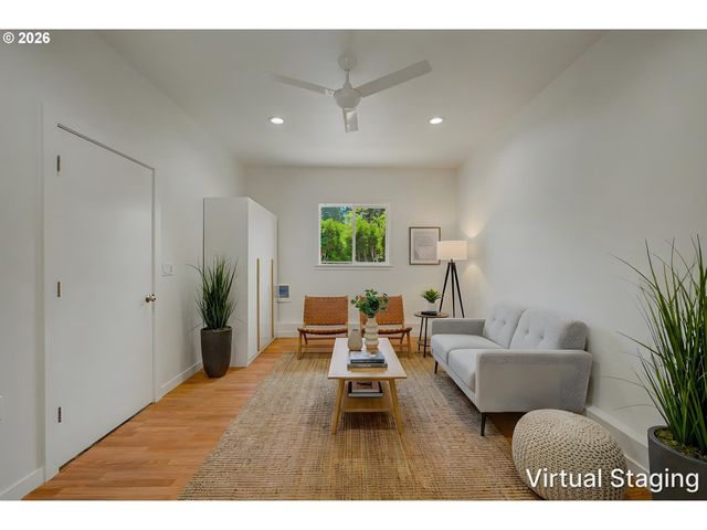 1315 N LOCUST St, Canby, OR 97013