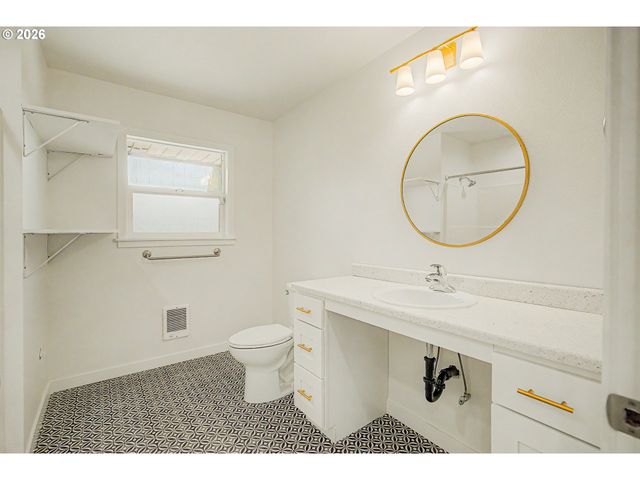 1315 N LOCUST St, Canby, OR 97013