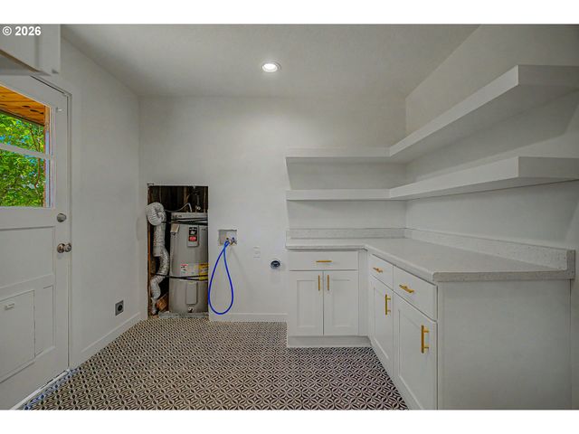 1315 N LOCUST St, Canby, OR 97013