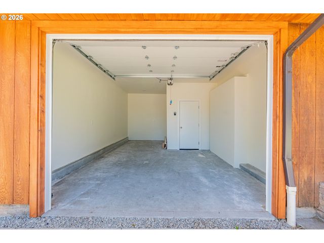 1315 N LOCUST St, Canby, OR 97013