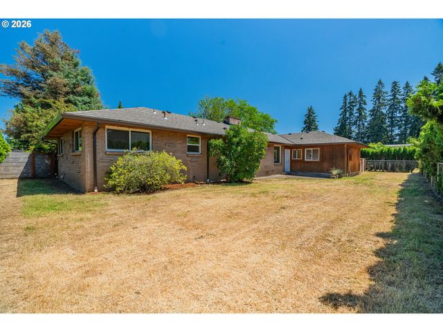 1315 N LOCUST St, Canby, OR 97013