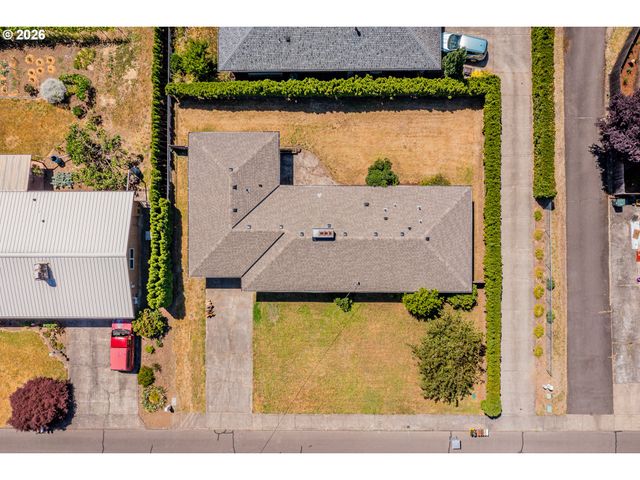 1315 N LOCUST St, Canby, OR 97013