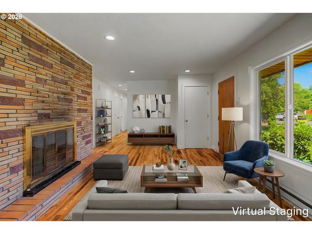 1315 N LOCUST St, Canby, OR 97013