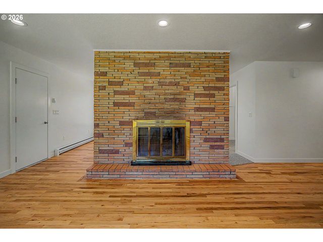 1315 N LOCUST St, Canby, OR 97013