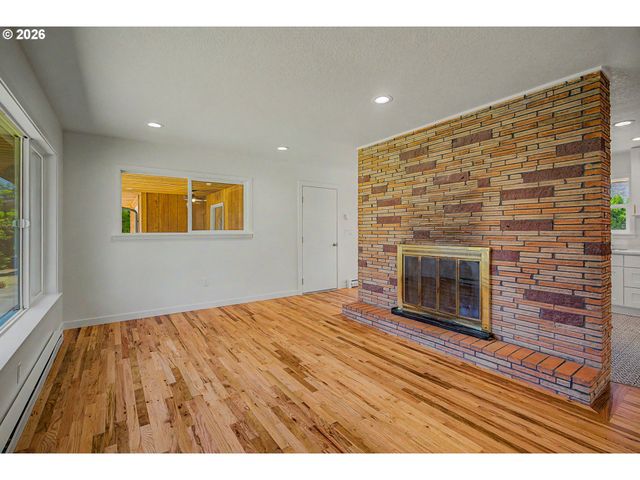 1315 N LOCUST St, Canby, OR 97013