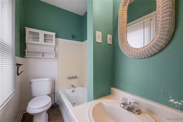 469 Emslie Street, Buffalo, NY 14212