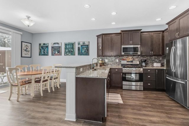 3001 Graydon AVENUE, East Troy, WI 53120