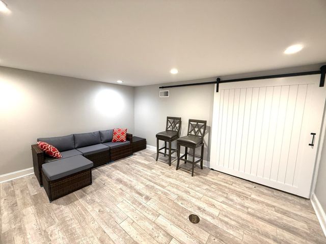 63 Linden St 1, Wellesley, MA 02482