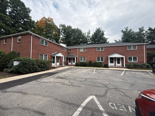 63 Linden St 1, Wellesley, MA 02482
