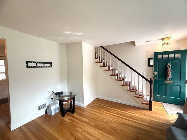 63 Linden St 1, Wellesley, MA 02482
