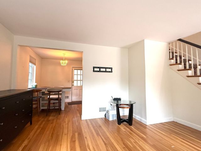 63 Linden St 1, Wellesley, MA 02482