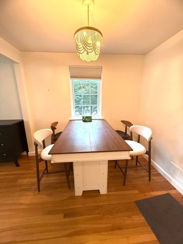 63 Linden St 1, Wellesley, MA 02482