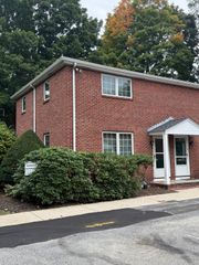 63 Linden St 1, Wellesley, MA 02482