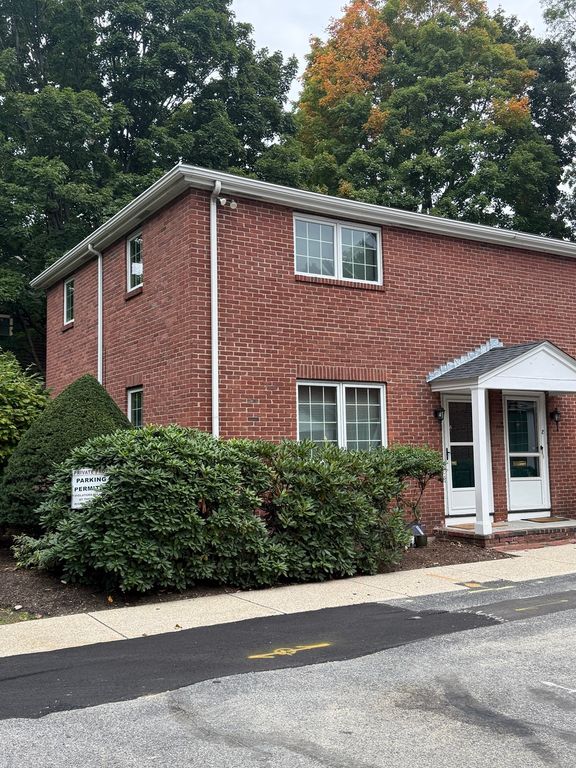 63 Linden St 1, Wellesley, MA 02482