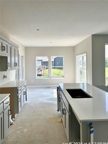 362 SW Chavis Drive, Blue Springs, MO 64064