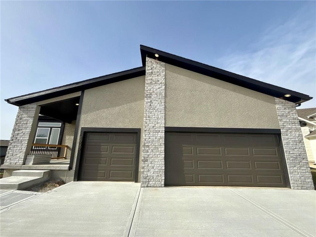 362 SW Chavis Drive, Blue Springs, MO 64064