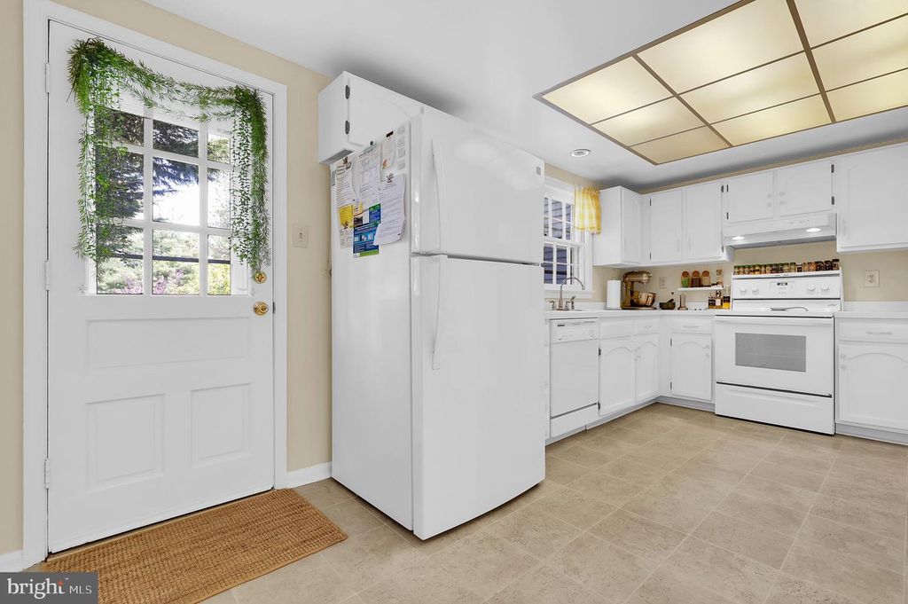 Image 10 of property listing at 19316 FRENCHTON PL, Montgomery Village, MD 20886