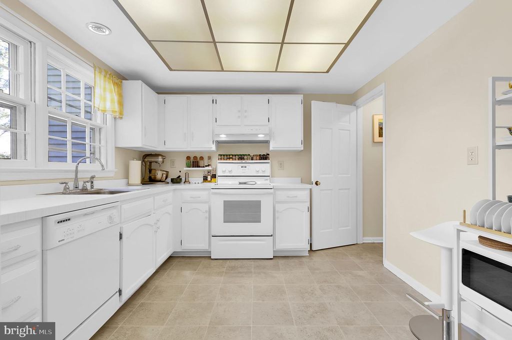 Image 11 of property listing at 19316 FRENCHTON PL, Montgomery Village, MD 20886