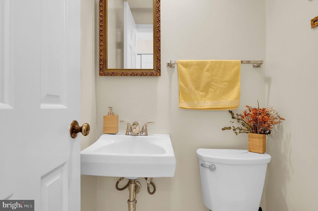 Image 13 of property listing at 19316 FRENCHTON PL, Montgomery Village, MD 20886