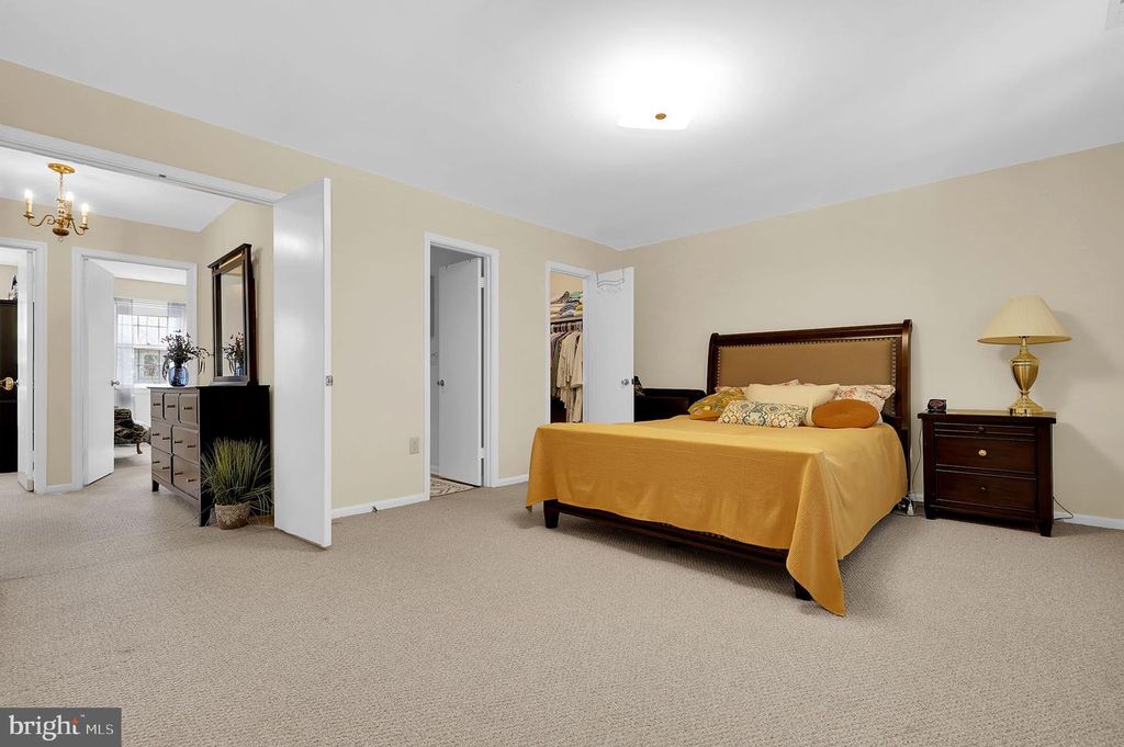 Image 15 of property listing at 19316 FRENCHTON PL, Montgomery Village, MD 20886