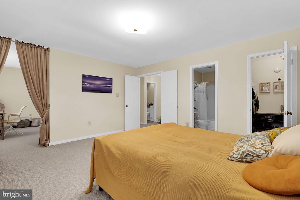 Image 16 of property listing at 19316 FRENCHTON PL, Montgomery Village, MD 20886