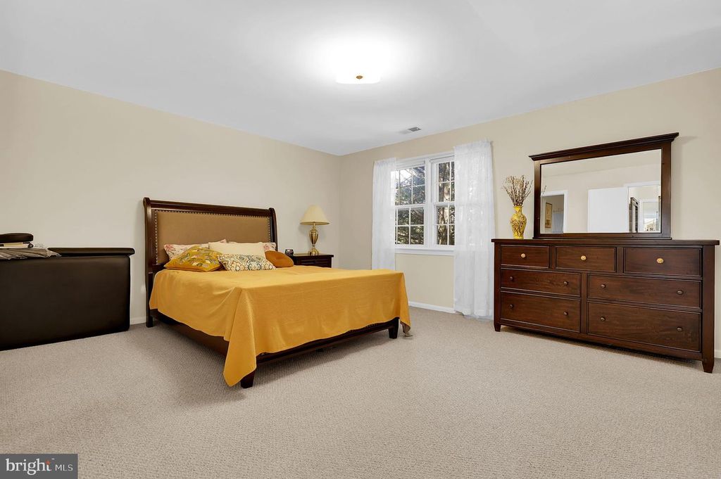 Image 17 of property listing at 19316 FRENCHTON PL, Montgomery Village, MD 20886