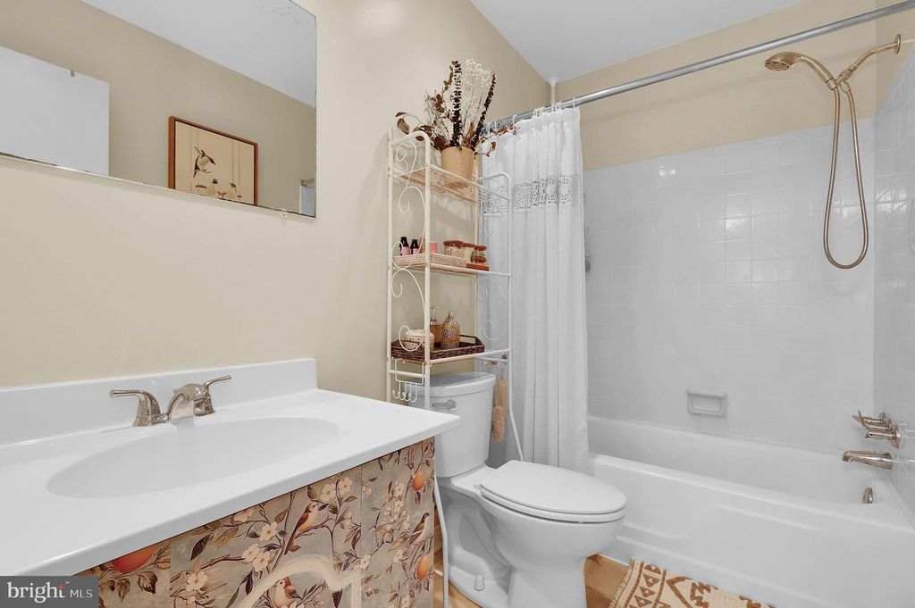 Image 18 of property listing at 19316 FRENCHTON PL, Montgomery Village, MD 20886