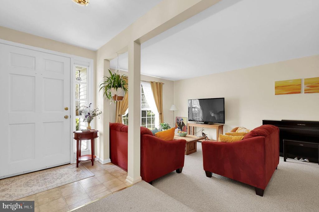 Image 2 of property listing at 19316 FRENCHTON PL, Montgomery Village, MD 20886