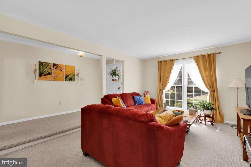 Image 3 of property listing at 19316 FRENCHTON PL, Montgomery Village, MD 20886