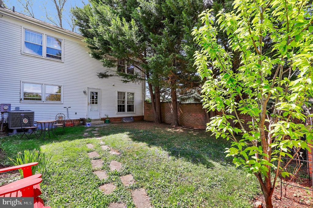 Image 31 of property listing at 19316 FRENCHTON PL, Montgomery Village, MD 20886