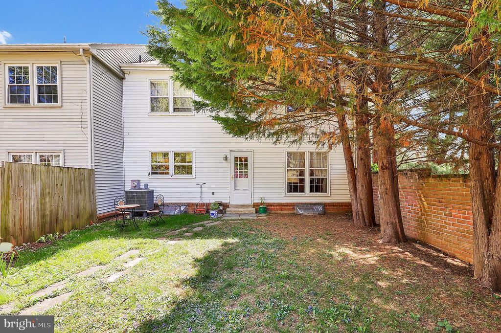 Image 32 of property listing at 19316 FRENCHTON PL, Montgomery Village, MD 20886