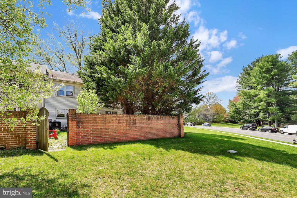 Image 33 of property listing at 19316 FRENCHTON PL, Montgomery Village, MD 20886