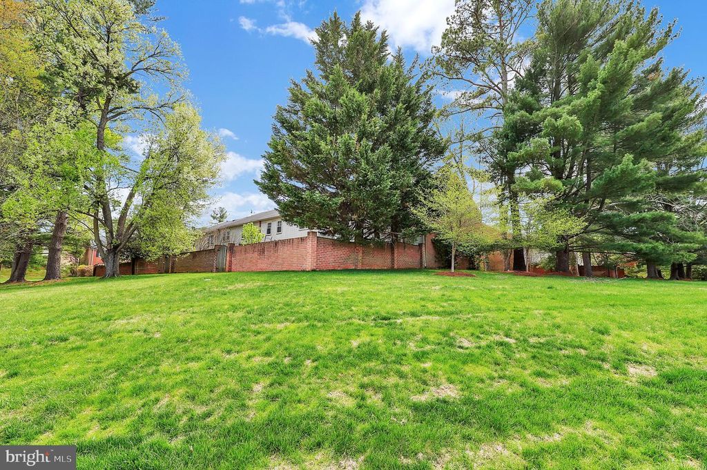 Image 34 of property listing at 19316 FRENCHTON PL, Montgomery Village, MD 20886