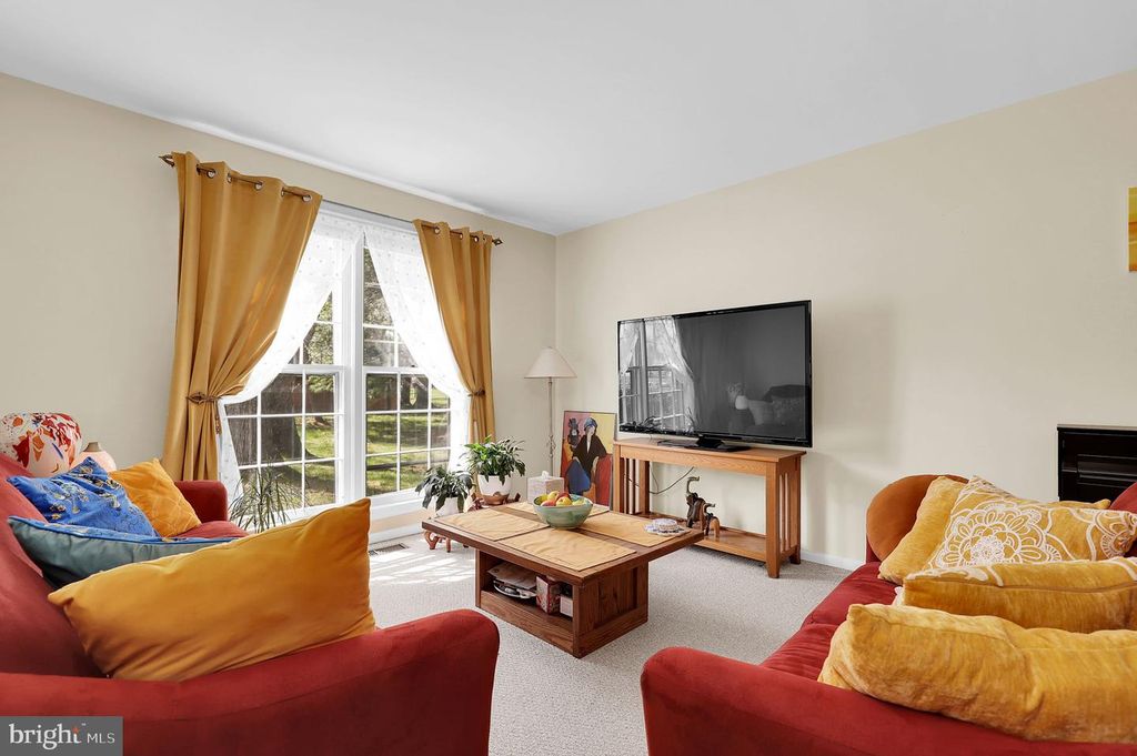 Image 4 of property listing at 19316 FRENCHTON PL, Montgomery Village, MD 20886