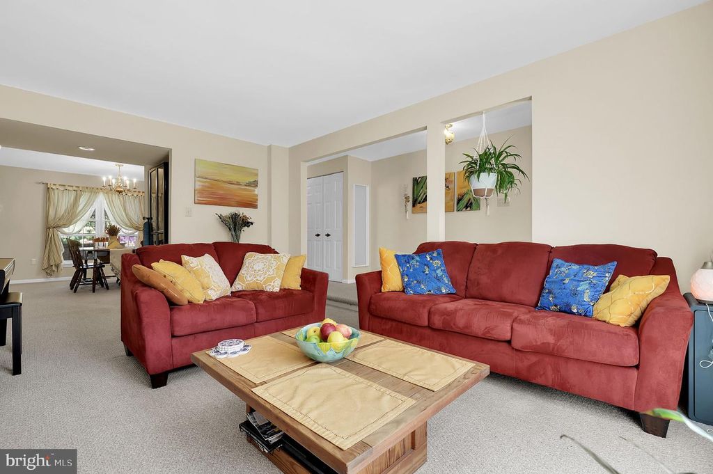 Image 6 of property listing at 19316 FRENCHTON PL, Montgomery Village, MD 20886