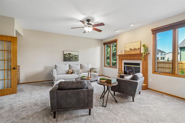 9001 Oakwood Drive, Urbandale, IA 50322