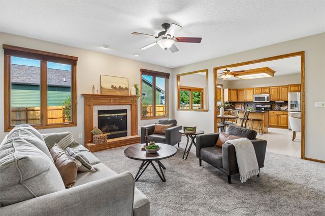 9001 Oakwood Drive, Urbandale, IA 50322