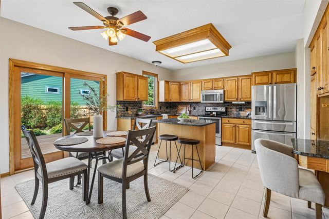 9001 Oakwood Drive, Urbandale, IA 50322