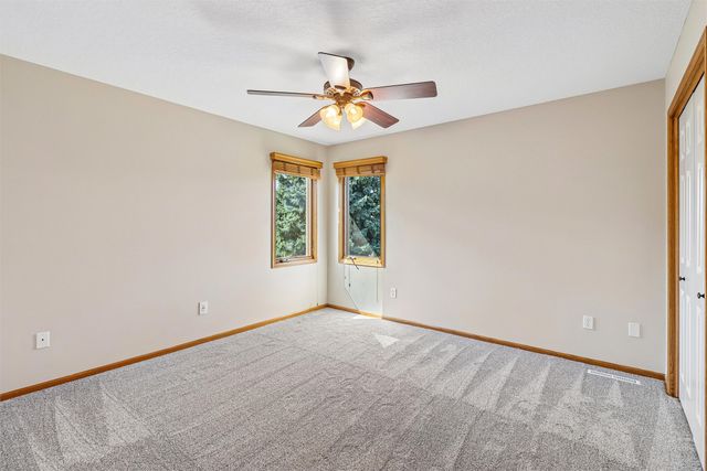 9001 Oakwood Drive, Urbandale, IA 50322