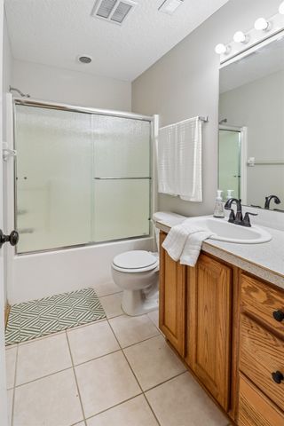 9001 Oakwood Drive, Urbandale, IA 50322