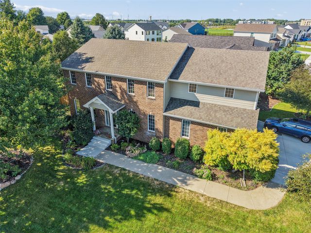 9001 Oakwood Drive, Urbandale, IA 50322