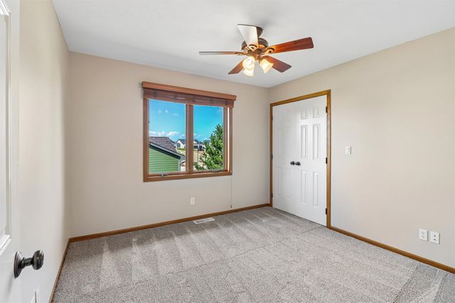 9001 Oakwood Drive, Urbandale, IA 50322