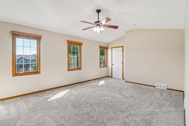 9001 Oakwood Drive, Urbandale, IA 50322