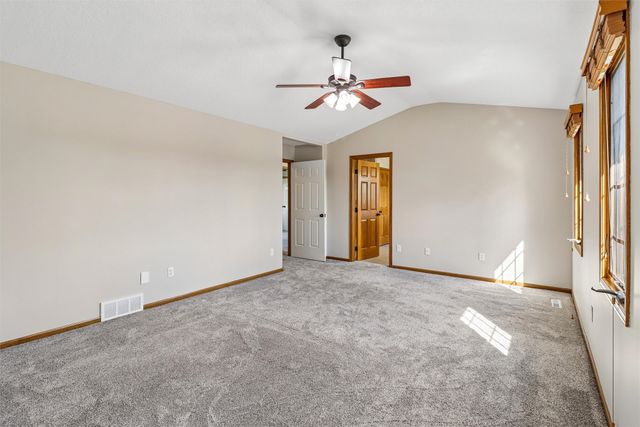 9001 Oakwood Drive, Urbandale, IA 50322