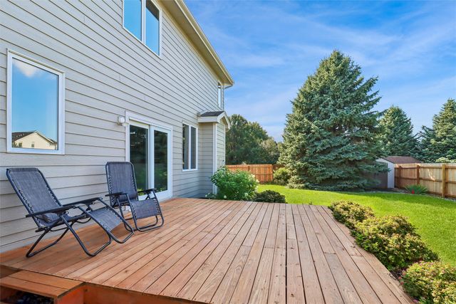 9001 Oakwood Drive, Urbandale, IA 50322