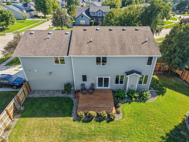 9001 Oakwood Drive, Urbandale, IA 50322