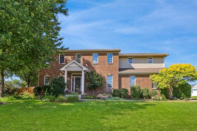 9001 Oakwood Drive, Urbandale, IA 50322