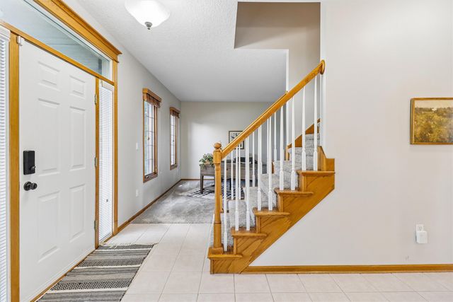 9001 Oakwood Drive, Urbandale, IA 50322