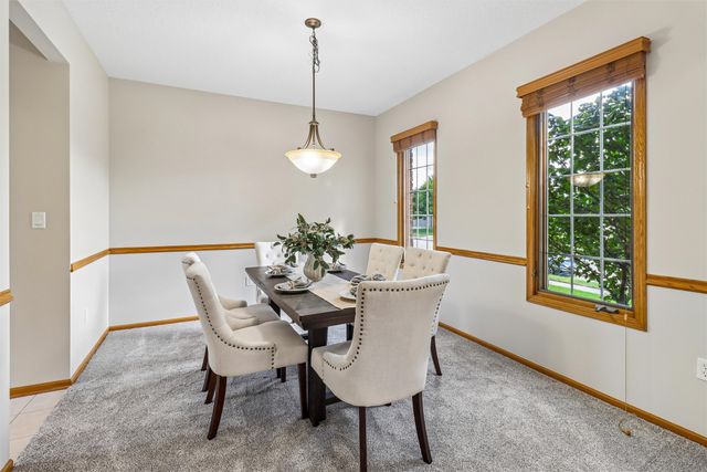 9001 Oakwood Drive, Urbandale, IA 50322