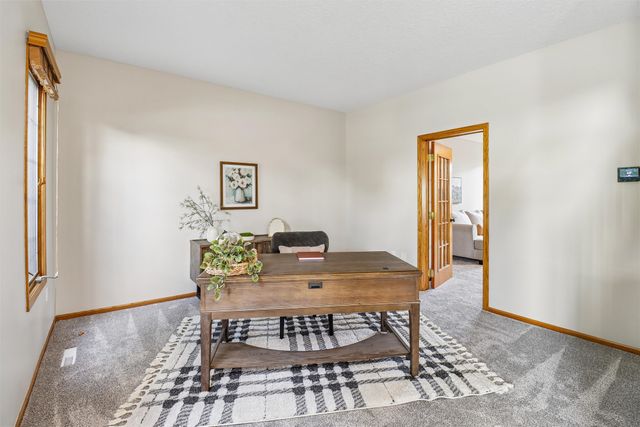 9001 Oakwood Drive, Urbandale, IA 50322